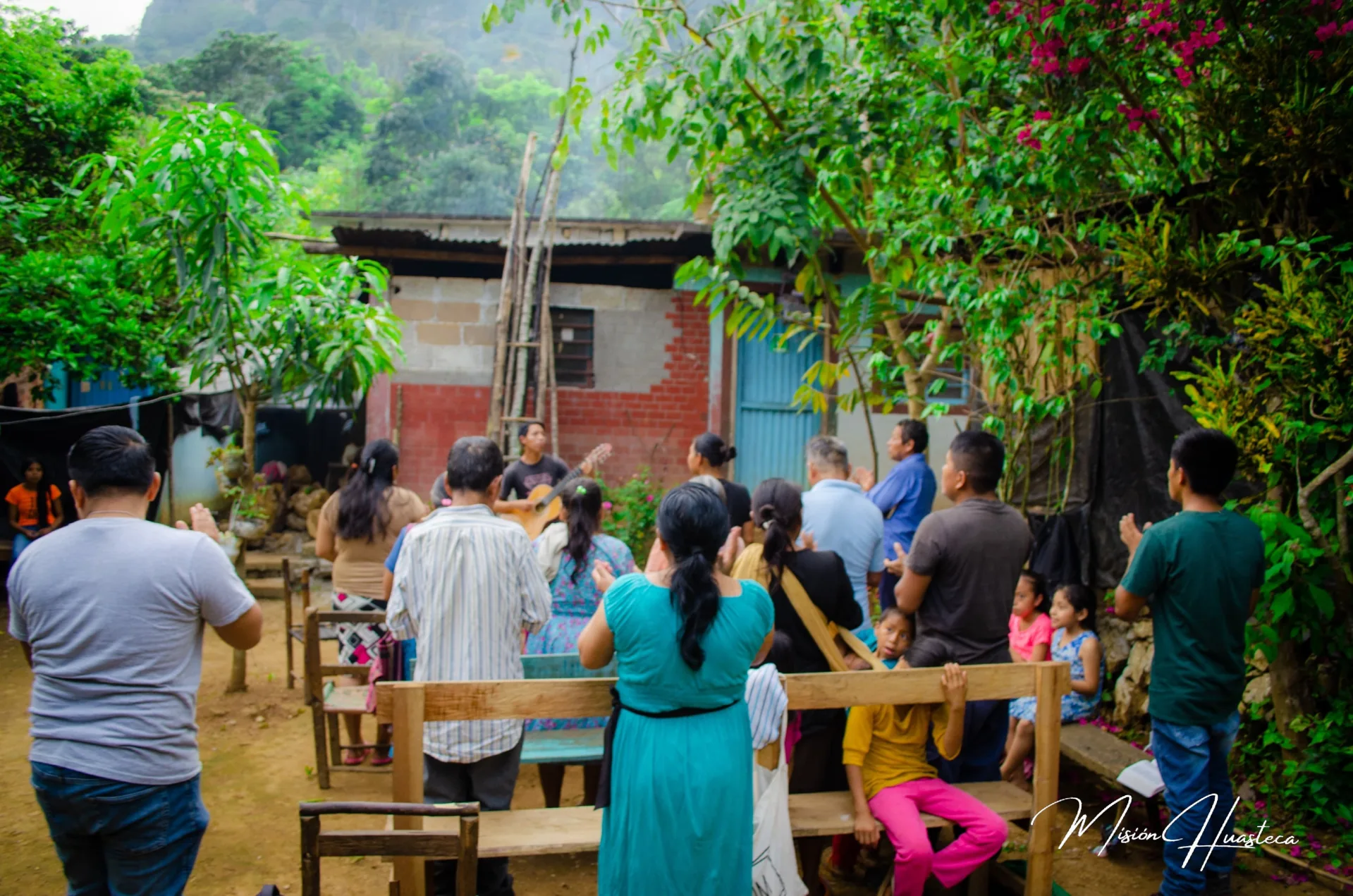 Reunión de una comunidad al aire libre